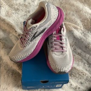 Brooks Revel 3 running shoe almost new in box